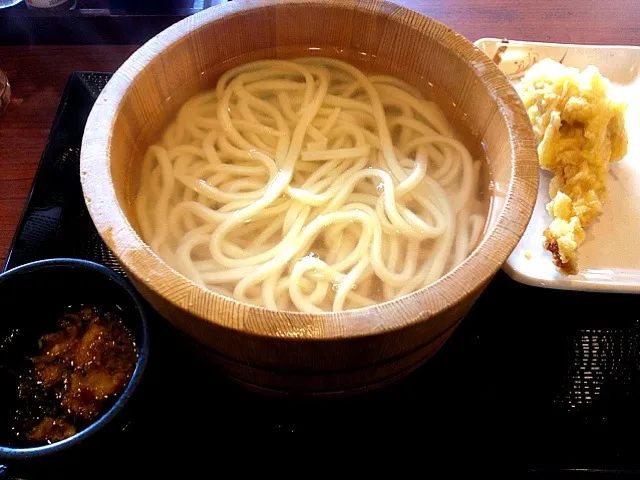 正月に食べた釜揚げうどん(大)|ぬぬ。さん