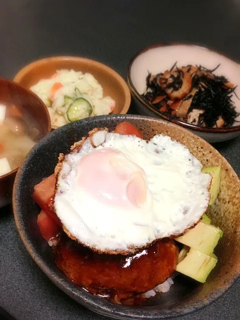 ロコモコ丼。|うめこさん