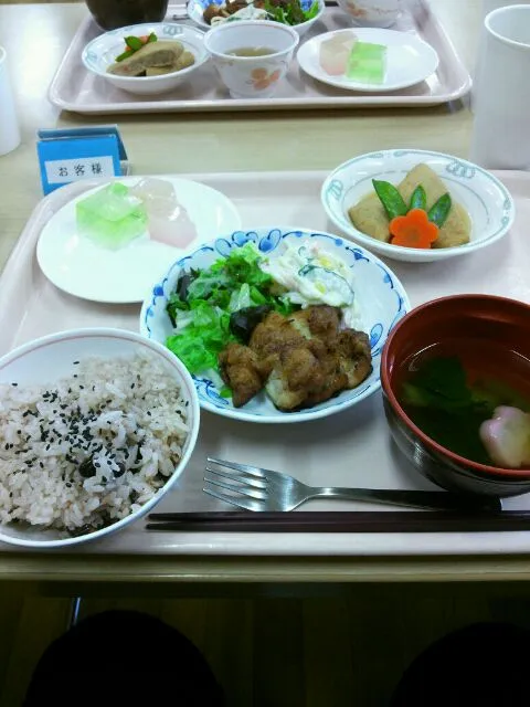 お赤飯、鶏の付け焼きなど|りょーさん