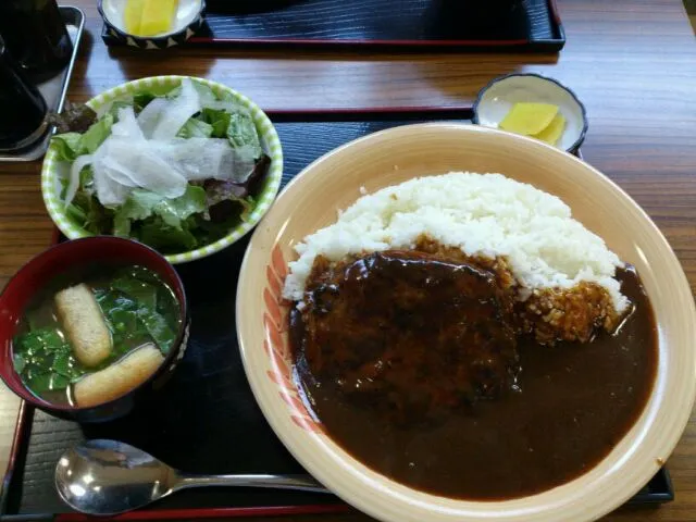 福岡県糸島市、糸島市役所近くの『赤レンガ』ハンバーグカレーセット 480円|ひろさん