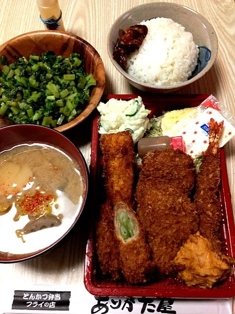 Snapdishの料理写真:ありがた屋弁当＆豚汁＆大根の葉の炒め物NOW(・ω・)ノ|伍龍やすさん