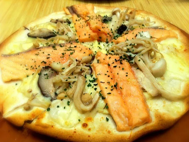 Salmon and Mushroom Pizza|Khunyaさん