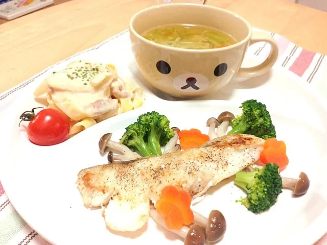 Snapdishの料理写真:タラのムニエル、カルボナーラ、野菜いっぱいコンソメスープ|みーさん