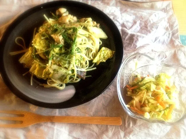 白菜と水菜と椎茸のイタリアンパセリのジェノベーゼパスタとコールスローサラダ|トキロックさん