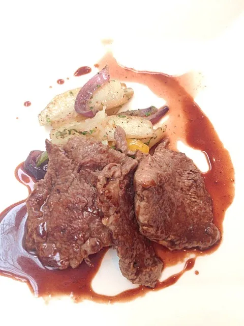 Snapdishの料理写真:Beef filet with potatoes|sushidavidさん