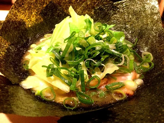 とんこつ醤油ラーメン のり キャベツ 固め 濃いめ|tecklさん