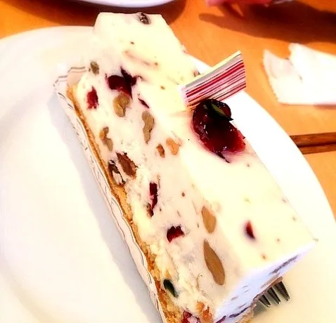 Snapdishの料理写真:ナッツとベリーのケーキ|miorrieさん