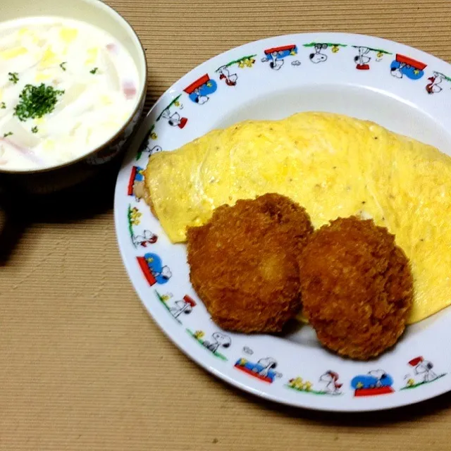 中のチキンライスは手作り🍅トマトソースで🍗チキンもゴロゴロ|美也子さん