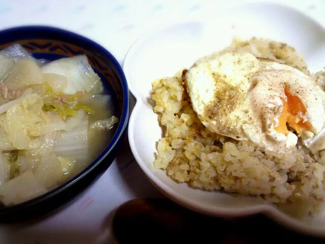 ひき肉と玉ねぎの混ぜご飯に目玉焼き☆蕪と白菜のスープ|みぽりんさん