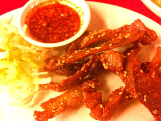 Mou daideaw (Thai deep fried pork strips)|Jorge Bernal Márquezさん