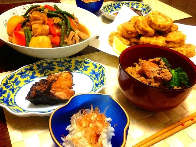 鶏じゃが 蓮根はさみ揚げ 鰤の照焼き 長芋の千切り 明太子の炊込みご飯|由美さん