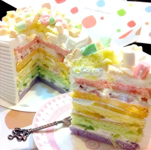 朋友NetNet leslieliu 拍攝的HK美心西餅彩虹蛋糕，超cool。rainbow cake.|🎀mimi🎀Laiさん