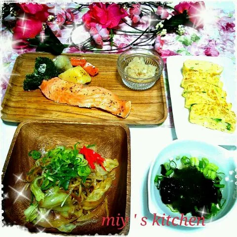 ☆1/12 dinner☆

＊焼きそば(玉ねぎ、もやし、きゃべつ、天かす、紅生姜、ねぎ)

＊鮭のﾚﾓﾝﾍﾟｯﾊﾟｰ蒸し(じゃが、ﾌﾞﾛｯｺﾘｰ、人参)
＊大根ﾅﾑﾙ
＊ねぎ入り蟹だし巻き卵
＊とろろ、わかめお吸い物|みぃにゃんさん