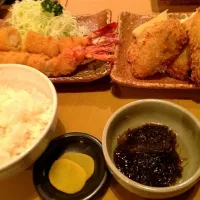 Snapdishの料理写真:まるは食堂の海老フライ定食＆カキフライ|なかなかさん