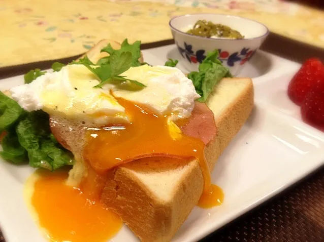 朝ごはん  エッグベネディクト🎶|メイスイさん