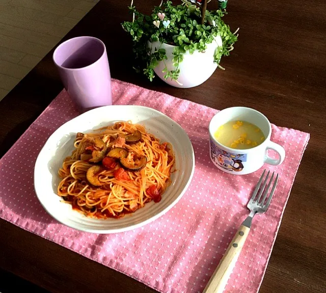 茄子とトマトのスパゲティ、コーンスープ、プーアル茶|pentarouさん