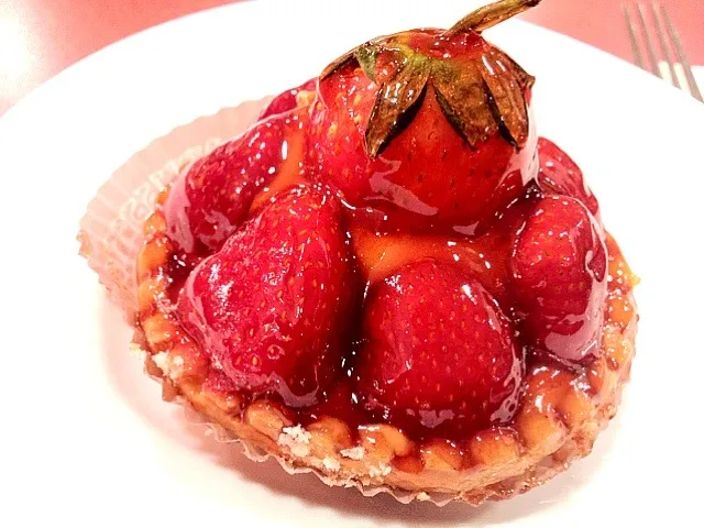 Strawberry tart by Patisserie Valerie|Vanelさん