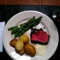 Rosemary and thyme tenderloin roast with pan-roasted potatoes and asparagus  w/ hollandaise sauce|kathy littmanさん