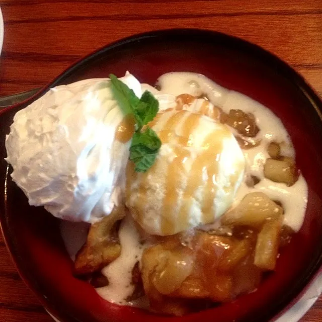 Apple crumbled with cream!|Len R Ortegaさん