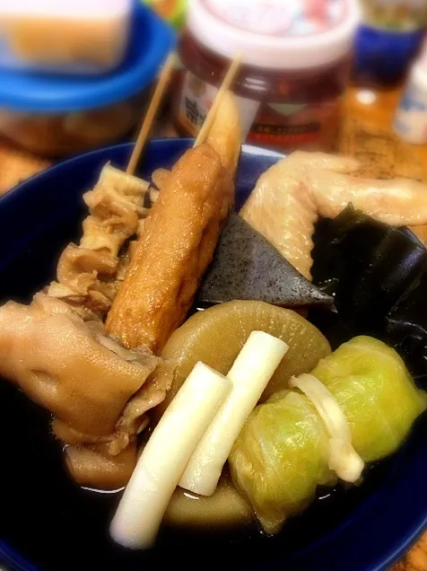 Snapdishの料理写真:コラーゲンたっぷりおでん／豚足、手羽先、牛スジ、トッポッキ入り😋👍|にょんにいさん