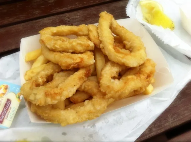 Snapdishの料理写真:Calamari rings and chips|혜리엄마さん