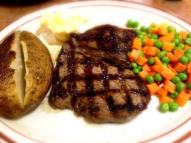 Snapdishの料理写真:7oz. Top sirloin steak|MASAKAZU OKIMOTOさん