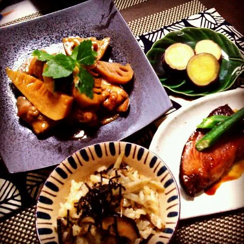 鶏肉と筍と蓮根の煮物・鰤の照り焼き・鶏五目おこわ・ふかし生キャラメル芋（薩摩芋）|くみさん