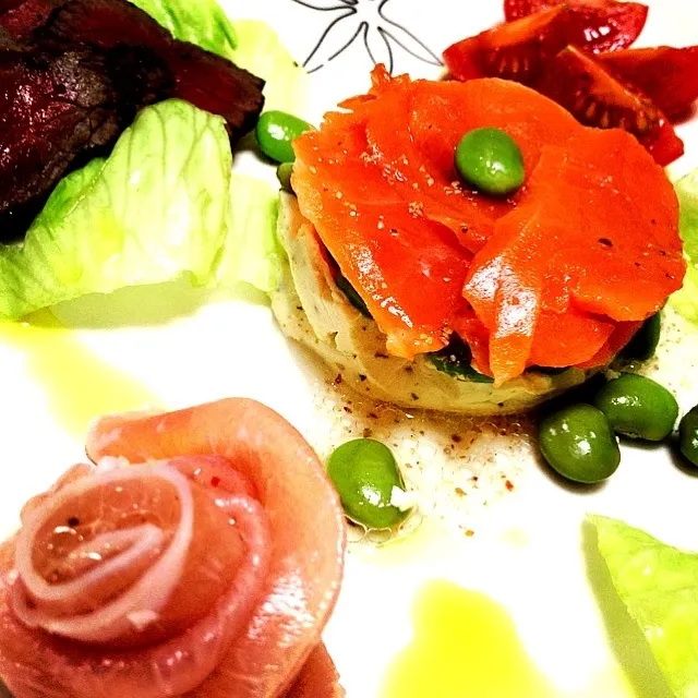 サーモン・アボカド・クリームチーズのセルクルサラダ|RUMIさん