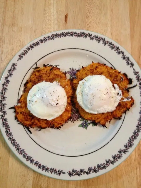 Sweet Potato Latke with Poached Eggs|http://melissasmenu.wordpress.com/さん