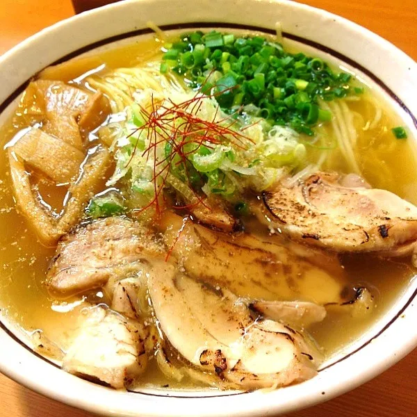 Snapdishの料理写真:麺屋はなび緑店限定メニュー、鶏塩そば|chacoさん