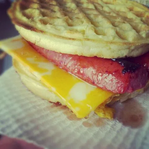 waffle breakfast sandwich|jeffrey cuevasさん