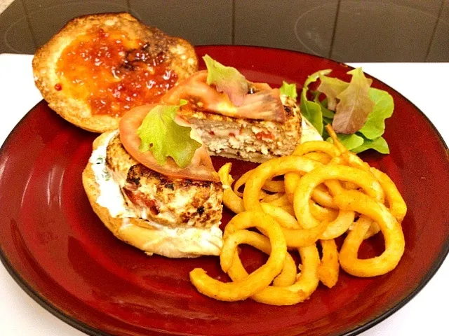 Mozzarella and roasted red pepper turkey burger with fries|Steve Pountneyさん