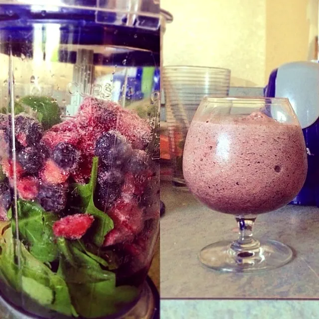 pomegranate/strawberry/blueberry/spinach/greek yogurt smoothie|Gaby Cさん