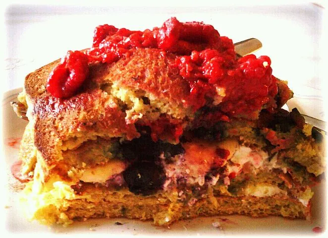 garbanzo bean pancakes with cottage cheese, banana & microwaved berries :)|scrumptuouslifeさん