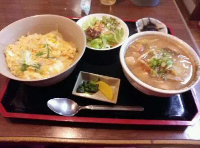 玉子丼定食【豚汁変更】|みやぽんさん