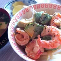 エビとアボカド丼|なおさん