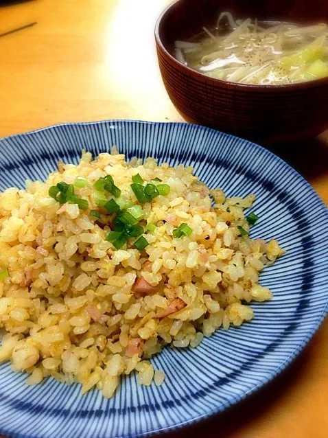 シンプル炒飯とキャベツともやしの中華スープ|Acoさん