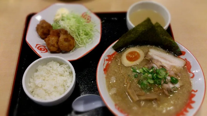 極み(こってり醤油ラーメン) 唐揚げセット|ちーさん