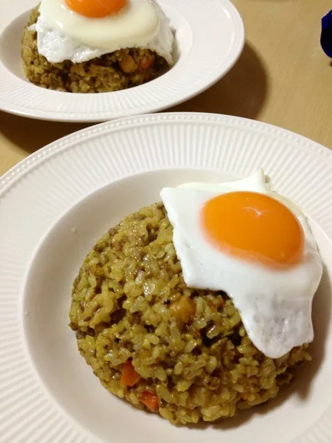 余ったカレーでカレーチャーハン|でおでおさん