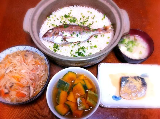 鯛めしとサバ味噌とかぼちゃの煮付けと切り干し大根～。|かずのこたんさん