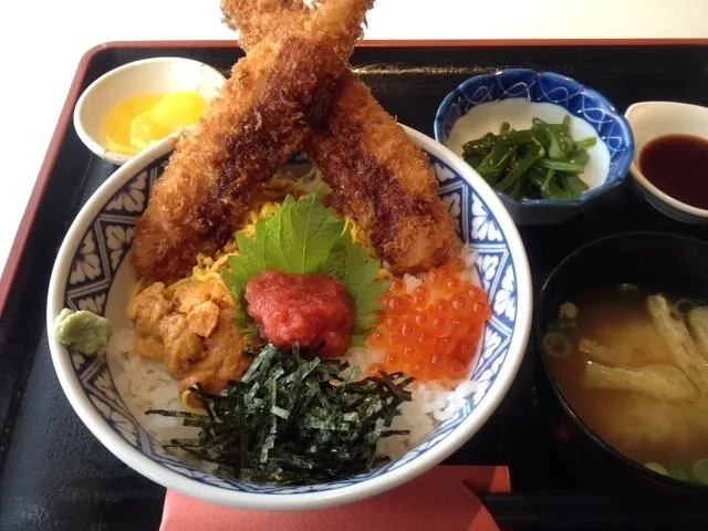 Snapdishの料理写真:ふぐ•うに•いくら丼|タリムさん