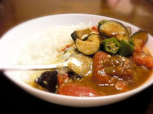 茄子とトマトとオクラのカリー|おかっぴーさん