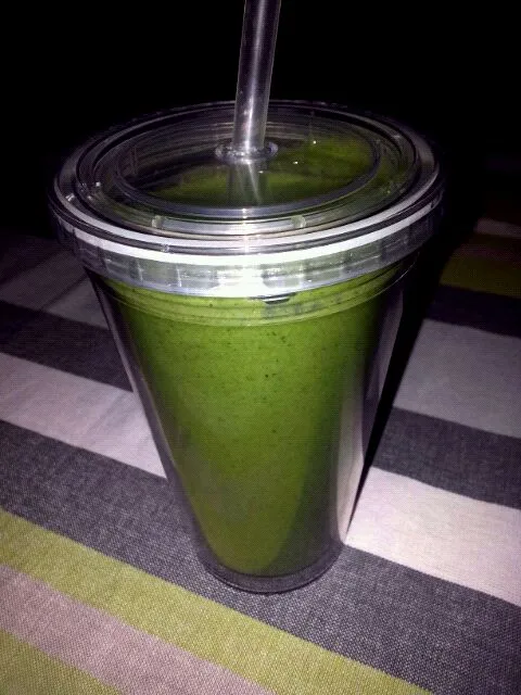 Breakfast: Green Smoothie|Leanneさん