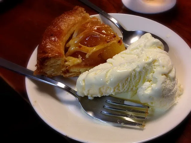 apple pie with ice cream|hirotomoさん