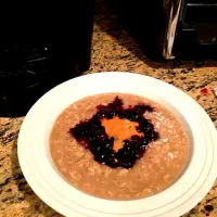 Snapdishの料理写真:PB&J Oatmeal|Val LaRochelleさん