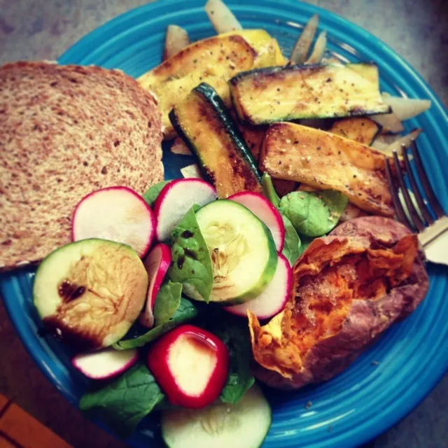 zucchini, squash, onions, radishes, cucumbers, spinach, a sweet potato and flourless toast!|Gaby Cさん