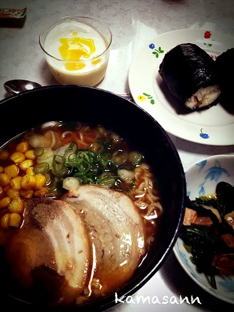 Snapdishの料理写真:ラーメンおにぎり🍙|かまさん