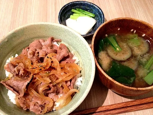 今日は質素に。飛騨牛丼。|きむらゆりかさん