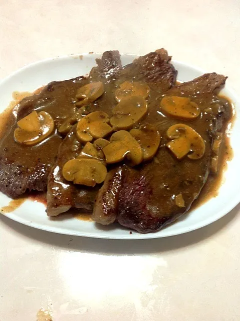 Snapdishの料理写真:steak with homestyle gravy|bowssyさん