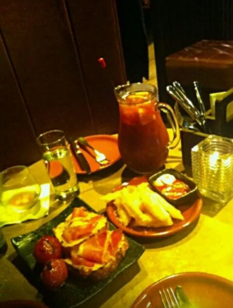 Tapas with sangria|Hannah Kimさん